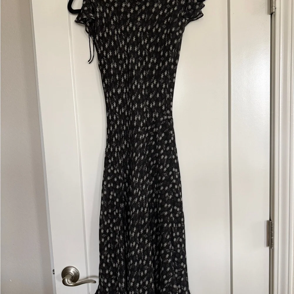 🥸SOLD🥸 Vintage y2k Express 100% Silk bias cut cap sleeve midi dress with floral - Picture 8 of 8